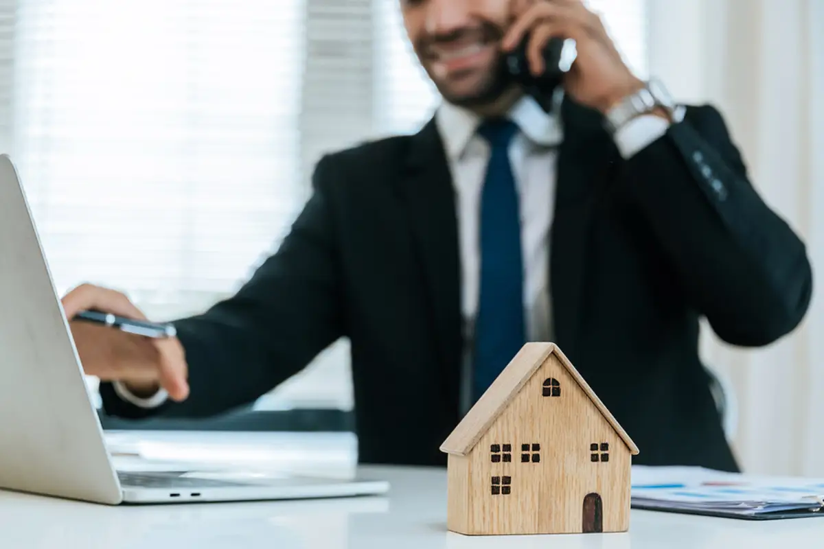When Income Isn’t Predictable: Smarter Tenant Screening in Glenview, IL